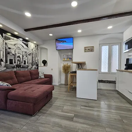 Apartment Palace