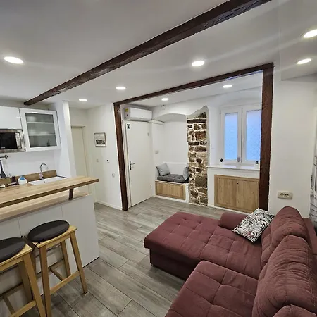 Apartment Palace *