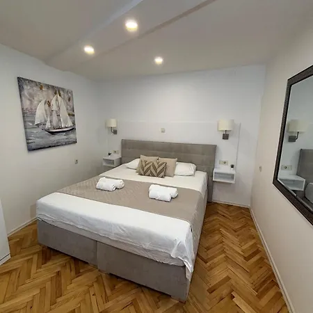 Apartment Palace
